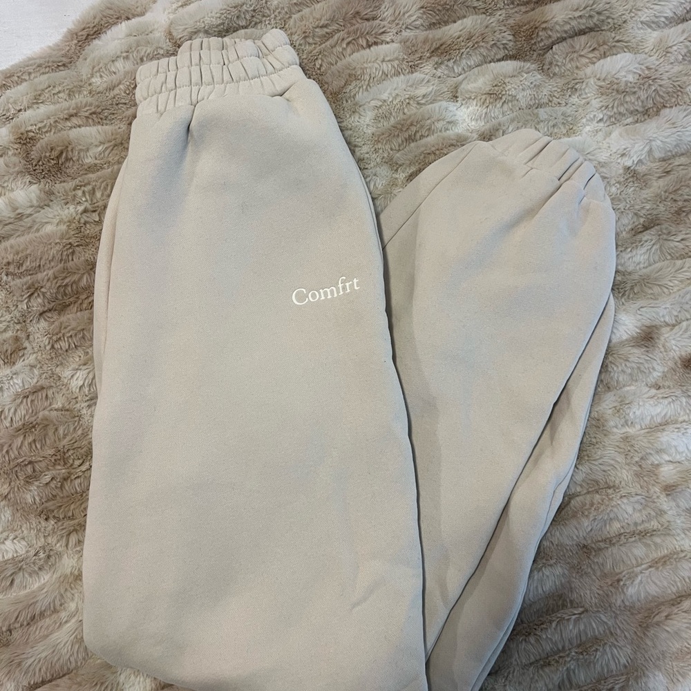 Comfrt Cream Joggers - Picture 3 of 4